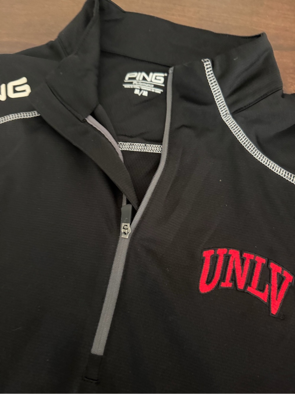 Lot of 4 golf gear- UNLV, Adidas 9 islander Hawaii, Ping,TaylorMade - Picture 10 of 14